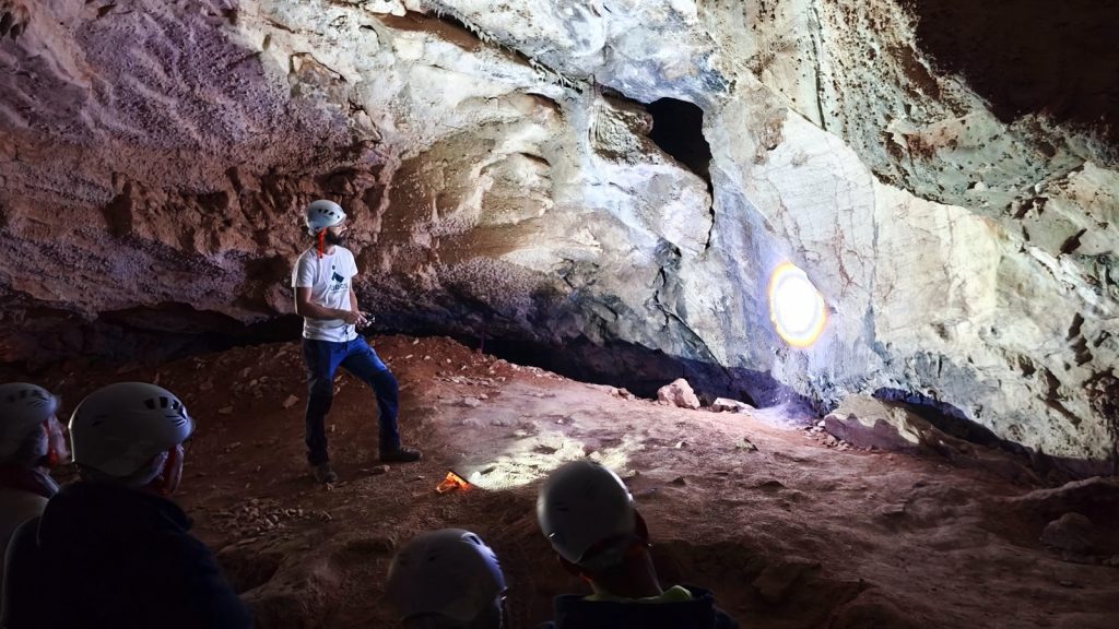 Visita guiada cueva del niño en Aýna