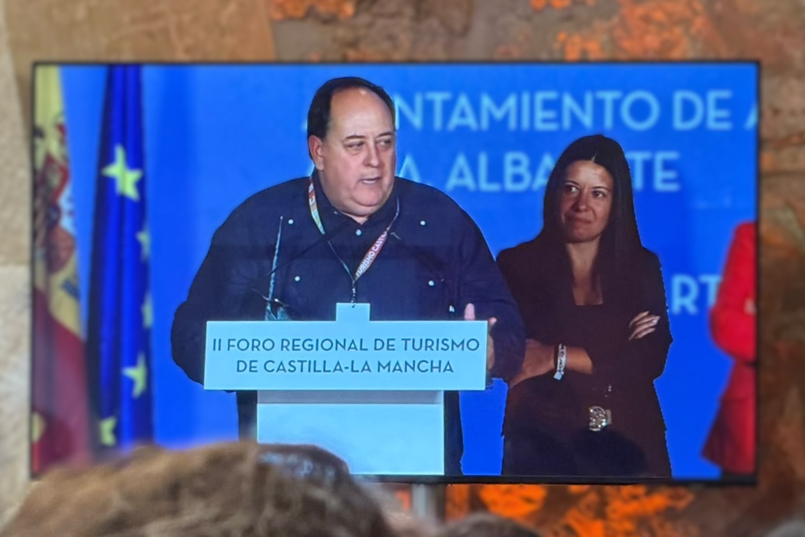 premio-mejor-iniciativa-turistica-cueva-del-nino-ayna-01-entrega
