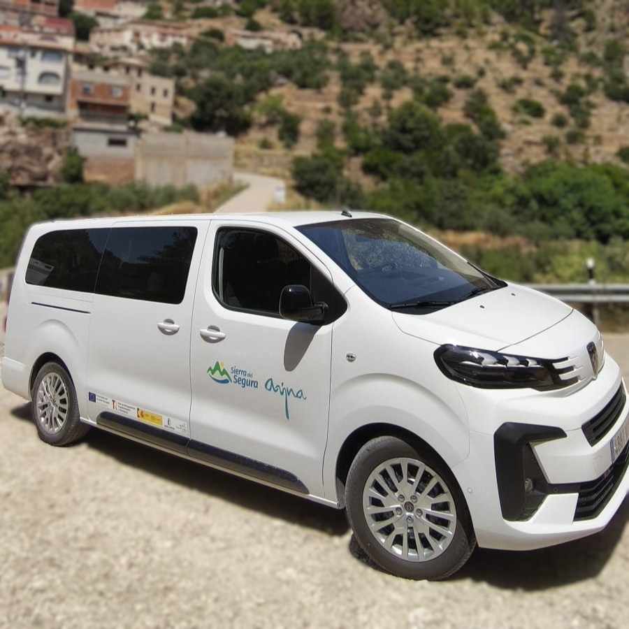 furgoneta colectiva para visitas cueva del niño